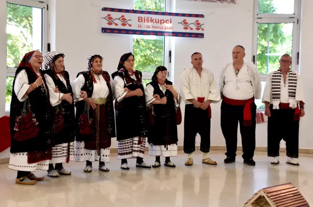 Biškupci odjekivali tradicijom: Održan 11. susret pjevačkih skupina „Pivaj diko, ja ću ti polagat“