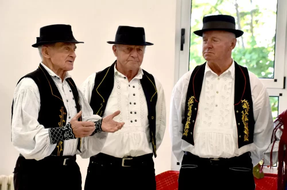 Biškupci odjekivali tradicijom: Održan 11. susret pjevačkih skupina „Pivaj diko, ja ću ti polagat“