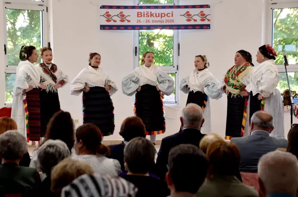 Biškupci odjekivali tradicijom: Održan 11. susret pjevačkih skupina „Pivaj diko, ja ću ti polagat“