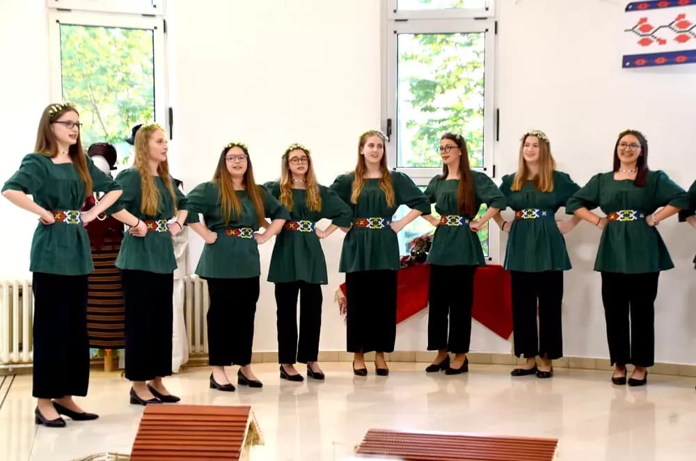 Biškupci odjekivali tradicijom: Održan 11. susret pjevačkih skupina „Pivaj diko, ja ću ti polagat“