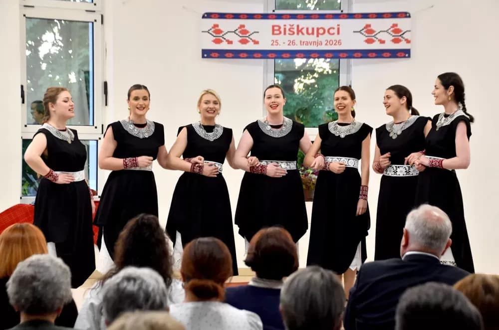 Biškupci odjekivali tradicijom: Održan 11. susret pjevačkih skupina „Pivaj diko, ja ću ti polagat“