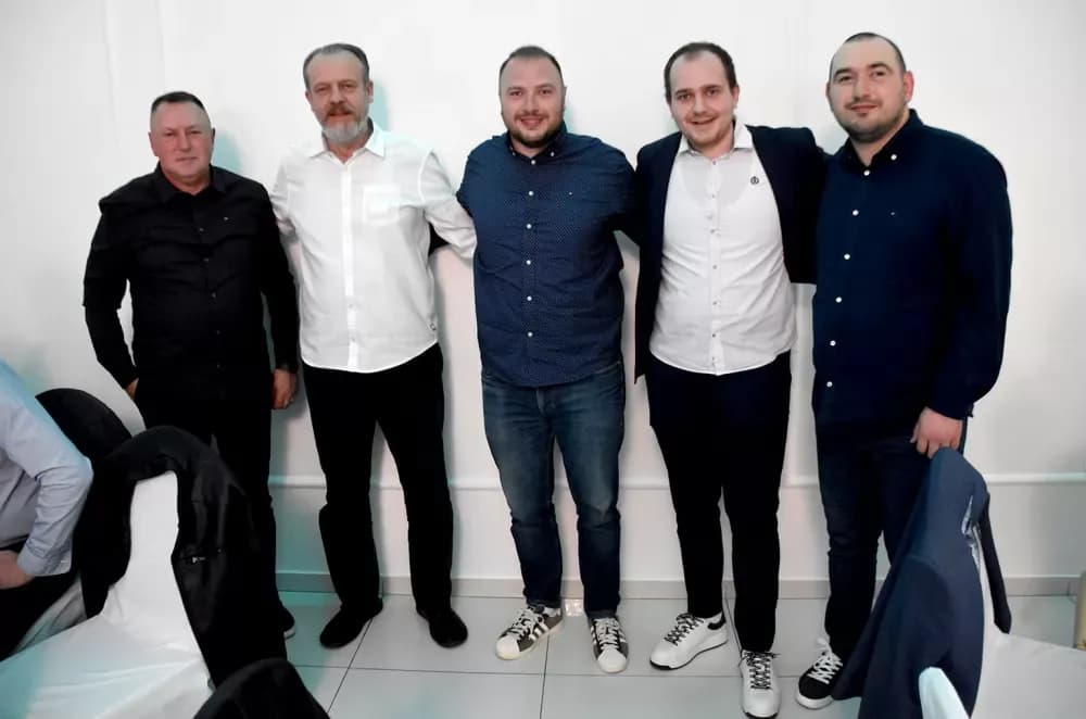 Plava noć uz navijačke uspješnice razveselila stotine Dinamovaca