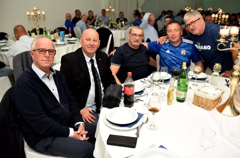 Plava noć uz navijačke uspješnice razveselila stotine Dinamovaca
