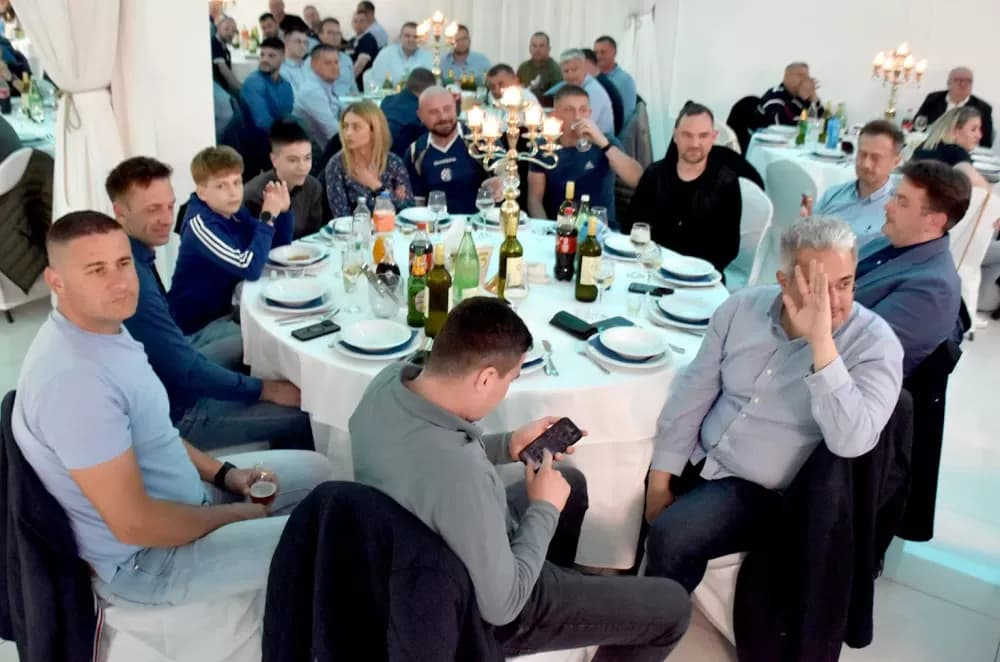 Plava noć uz navijačke uspješnice razveselila stotine Dinamovaca