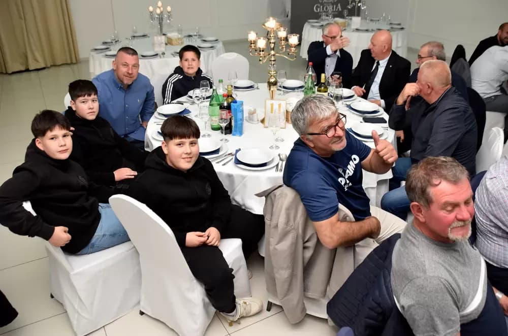Plava noć uz navijačke uspješnice razveselila stotine Dinamovaca