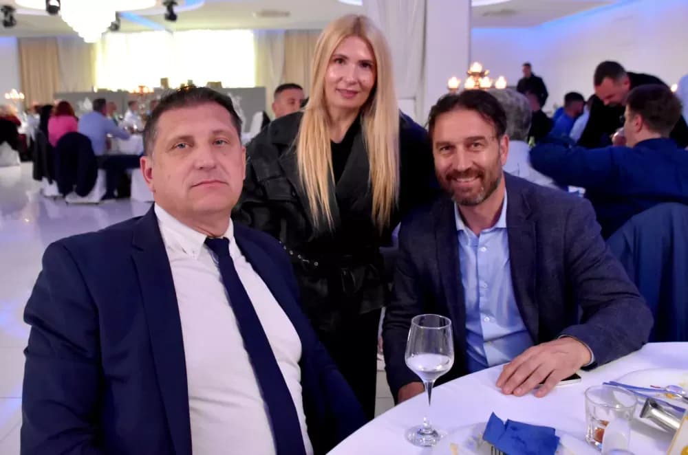 Plava noć uz navijačke uspješnice razveselila stotine Dinamovaca