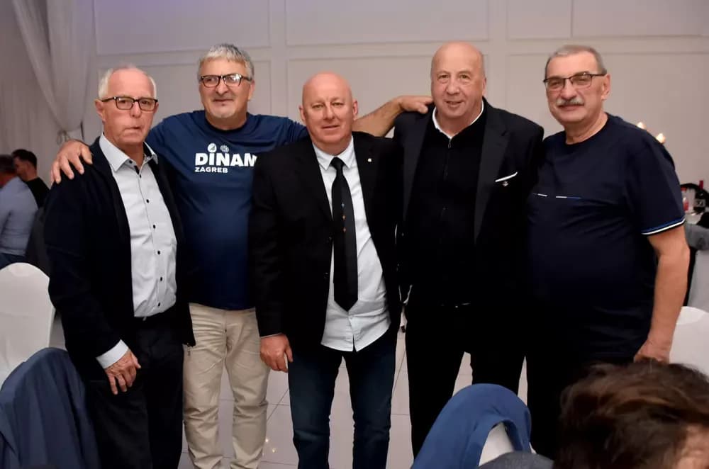 Plava noć uz navijačke uspješnice razveselila stotine Dinamovaca