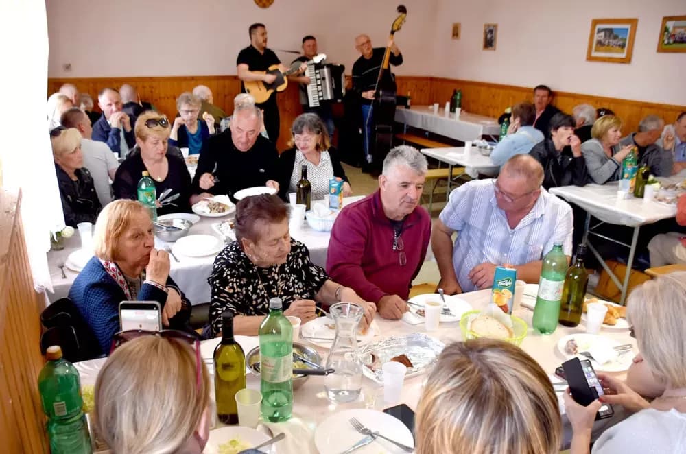 Raseljeni Vlatkovčani se okupili u selu svog djetinjstva