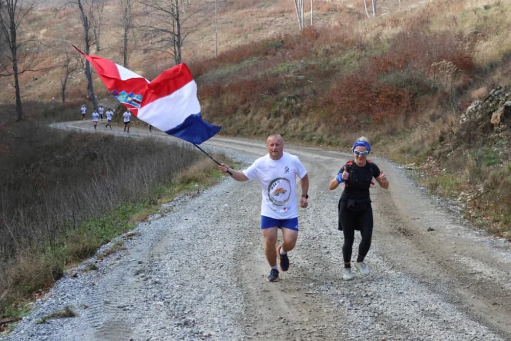 Odana počast mučki ubijenim hrvatskim vitezovima na Papuku nadomak Radio relejnog centra prema