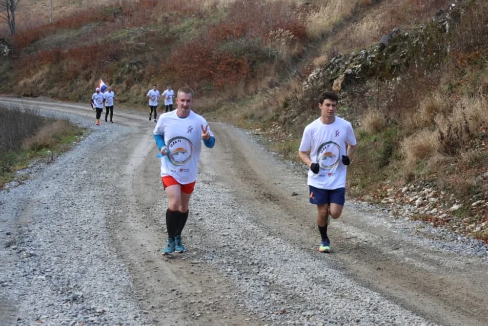 Odana počast mučki ubijenim hrvatskim vitezovima na Papuku nadomak Radio relejnog centra prema