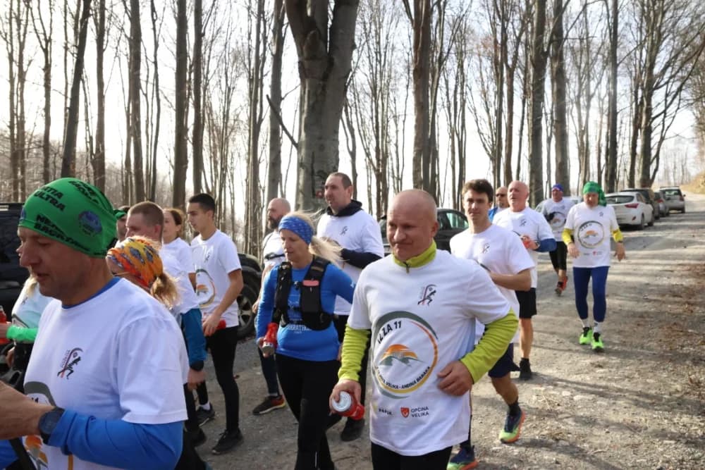 Odana počast mučki ubijenim hrvatskim vitezovima na Papuku nadomak Radio relejnog centra prema