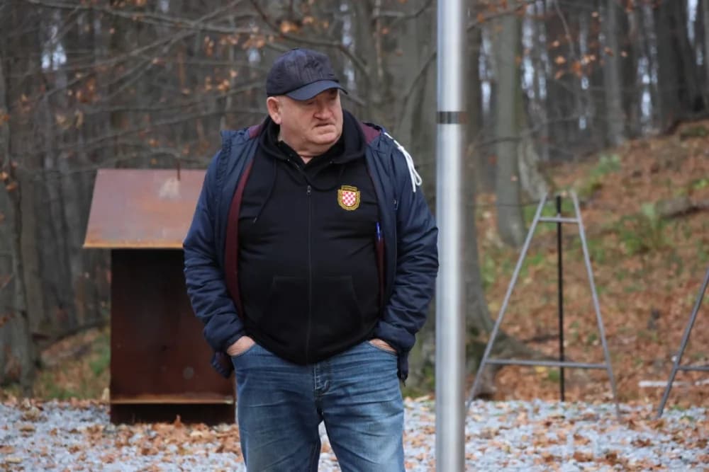 Odana počast mučki ubijenim hrvatskim vitezovima na Papuku nadomak Radio relejnog centra prema