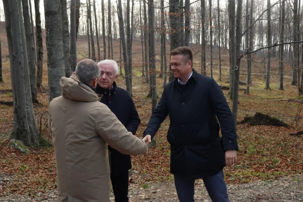 Odana počast mučki ubijenim hrvatskim vitezovima na Papuku nadomak Radio relejnog centra prema