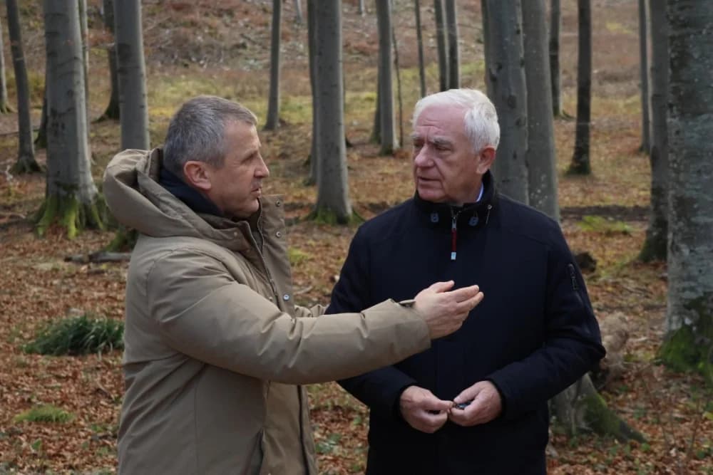 Odana počast mučki ubijenim hrvatskim vitezovima na Papuku nadomak Radio relejnog centra prema