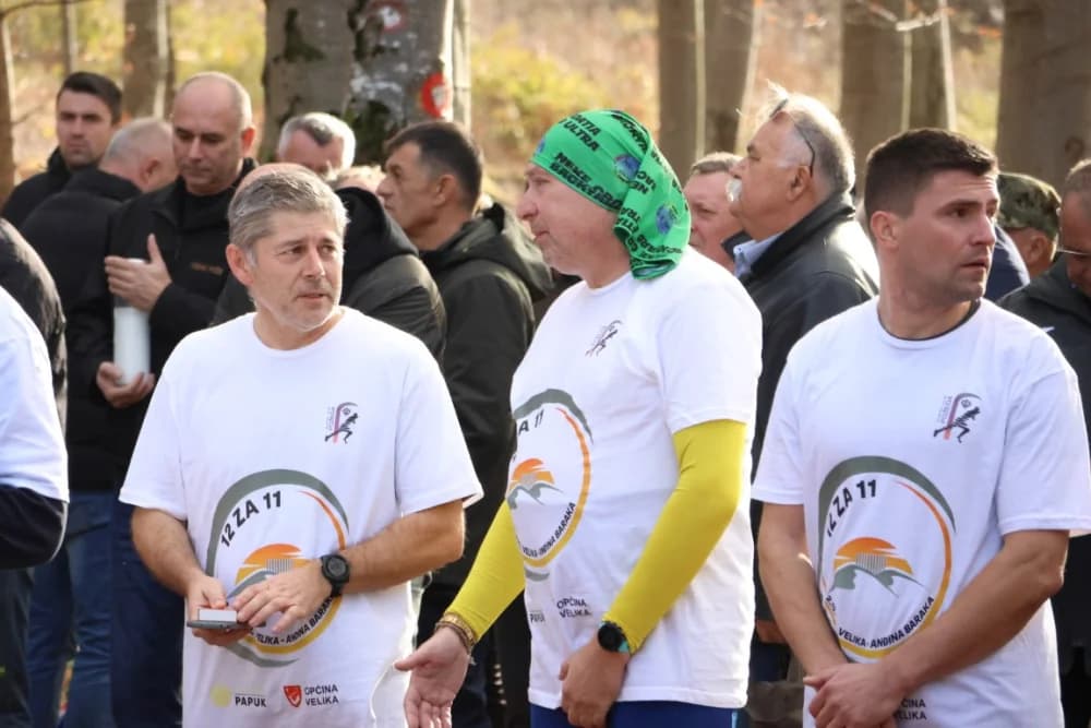 Odana počast mučki ubijenim hrvatskim vitezovima na Papuku nadomak Radio relejnog centra prema