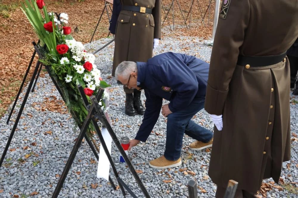 Odana počast mučki ubijenim hrvatskim vitezovima na Papuku nadomak Radio relejnog centra prema