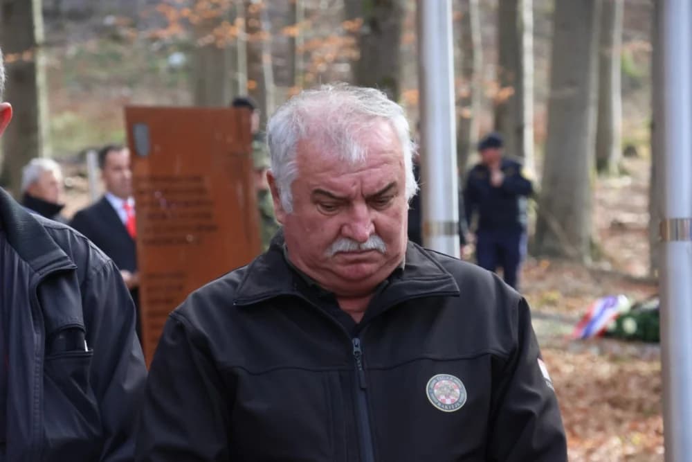 Odana počast mučki ubijenim hrvatskim vitezovima na Papuku nadomak Radio relejnog centra prema