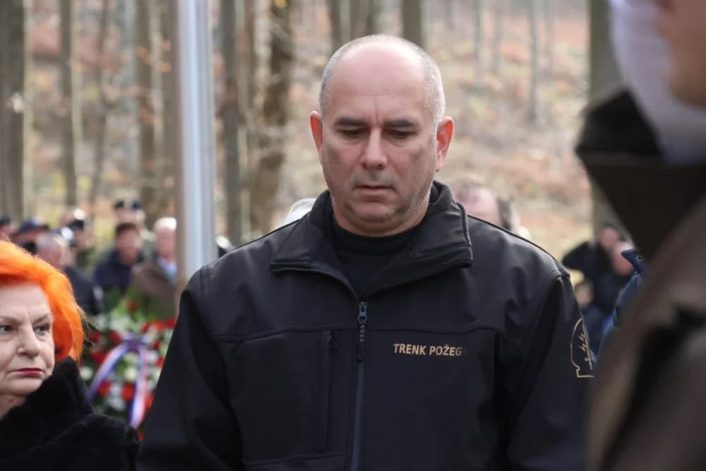 Odana počast mučki ubijenim hrvatskim vitezovima na Papuku nadomak Radio relejnog centra prema
