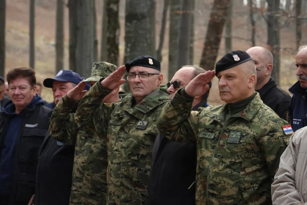 Odana počast mučki ubijenim hrvatskim vitezovima na Papuku nadomak Radio relejnog centra prema