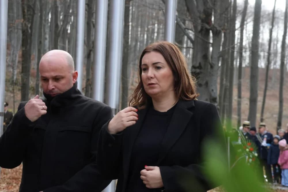 Odana počast mučki ubijenim hrvatskim vitezovima na Papuku nadomak Radio relejnog centra prema