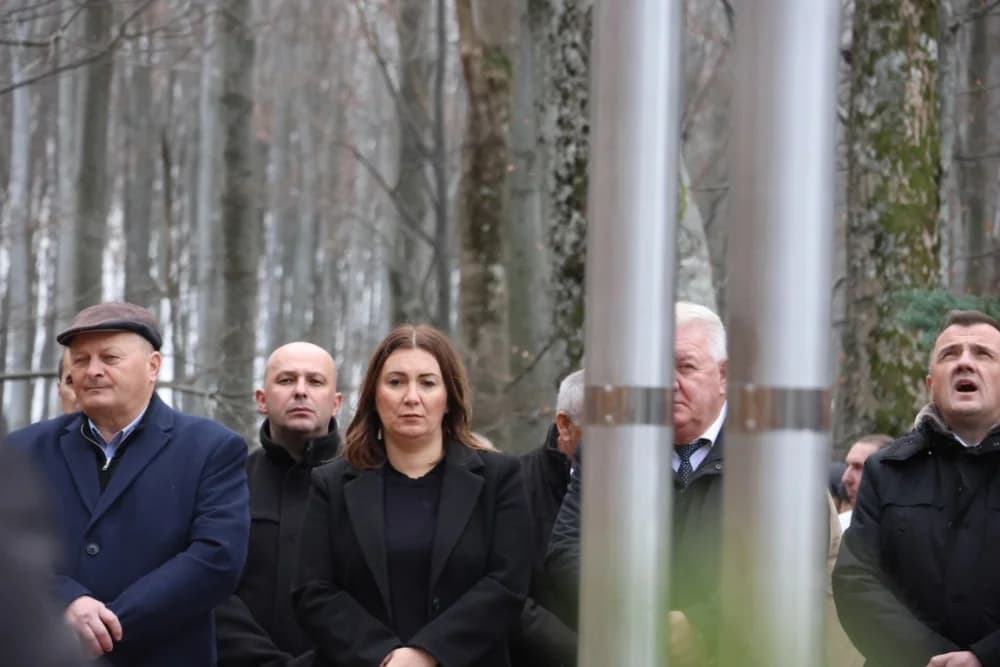 Odana počast mučki ubijenim hrvatskim vitezovima na Papuku nadomak Radio relejnog centra prema