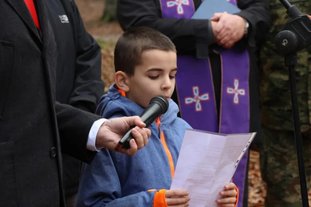 Odana počast mučki ubijenim hrvatskim vitezovima na Papuku nadomak Radio relejnog centra prema