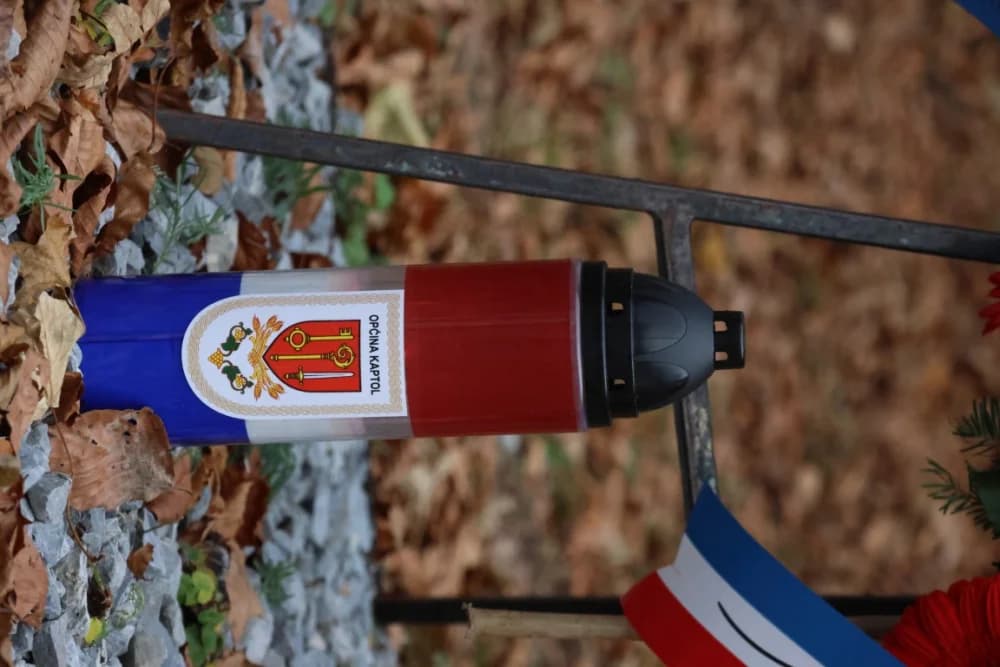 Odana počast mučki ubijenim hrvatskim vitezovima na Papuku nadomak Radio relejnog centra prema