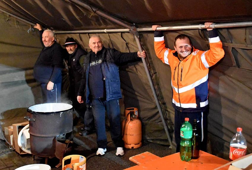 TRADICIJA U BRESTOVCU: Folkloraši, tamburaši i pjevači pjevali u susret Božiću
