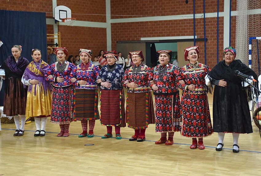 TRADICIJA U BRESTOVCU: Folkloraši, tamburaši i pjevači pjevali u susret Božiću