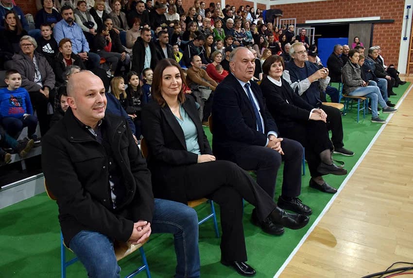 TRADICIJA U BRESTOVCU: Folkloraši, tamburaši i pjevači pjevali u susret Božiću