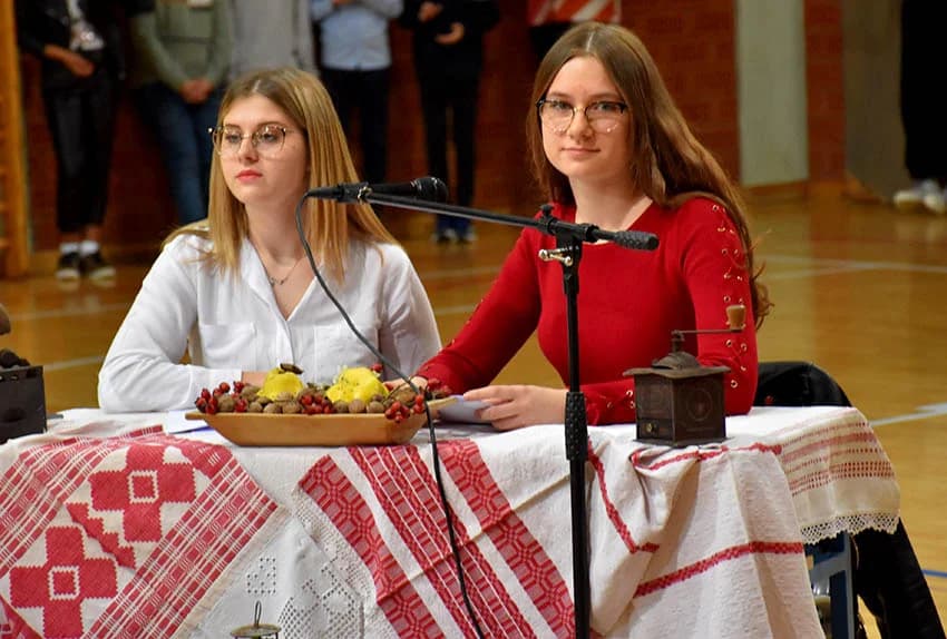 TRADICIJA U BRESTOVCU: Folkloraši, tamburaši i pjevači pjevali u susret Božiću