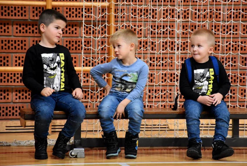 TRADICIJA U BRESTOVCU: Folkloraši, tamburaši i pjevači pjevali u susret Božiću