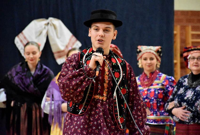 TRADICIJA U BRESTOVCU: Folkloraši, tamburaši i pjevači pjevali u susret Božiću