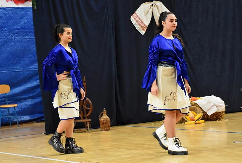 TRADICIJA U BRESTOVCU: Folkloraši, tamburaši i pjevači pjevali u susret Božiću