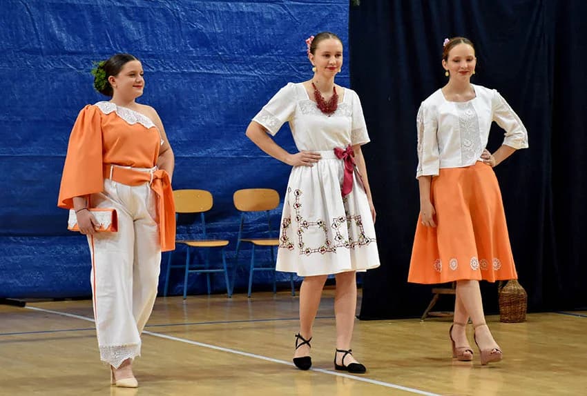 TRADICIJA U BRESTOVCU: Folkloraši, tamburaši i pjevači pjevali u susret Božiću