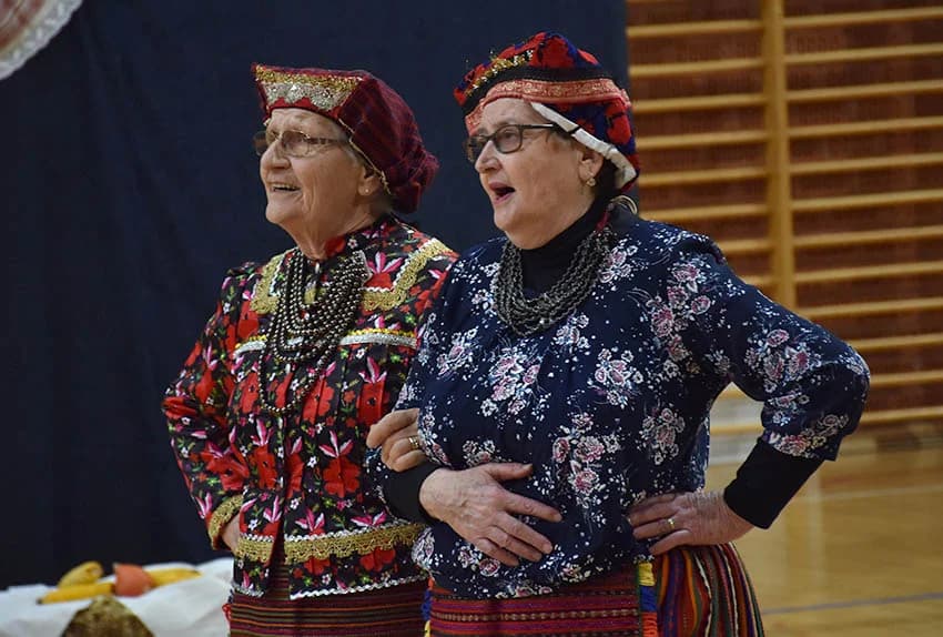 TRADICIJA U BRESTOVCU: Folkloraši, tamburaši i pjevači pjevali u susret Božiću