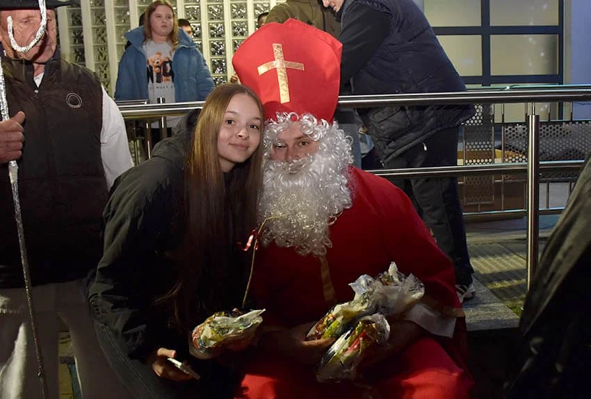 TRADICIJA U BRESTOVCU: Folkloraši, tamburaši i pjevači pjevali u susret Božiću