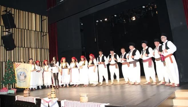 UZ DAN GRADA PLETERNICE: Održana 16. Međunarodna smotra folklora  „Običaji starog zavičaja“