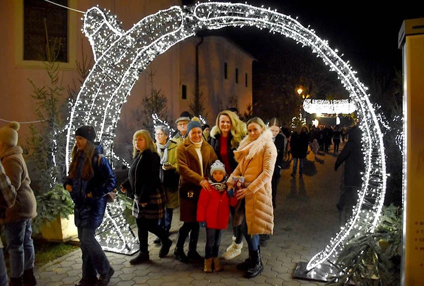 ADVENT U POŽEGI: Otvorenje klizališta i nastup Brune Oberan Bošković i Big Banda