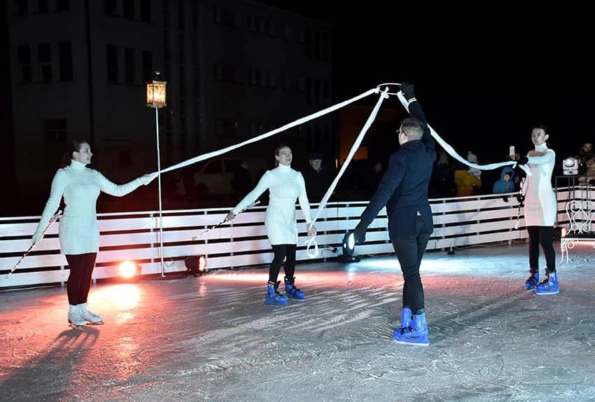 ADVENT U POŽEGI: Otvorenje klizališta i nastup Brune Oberan Bošković i Big Banda