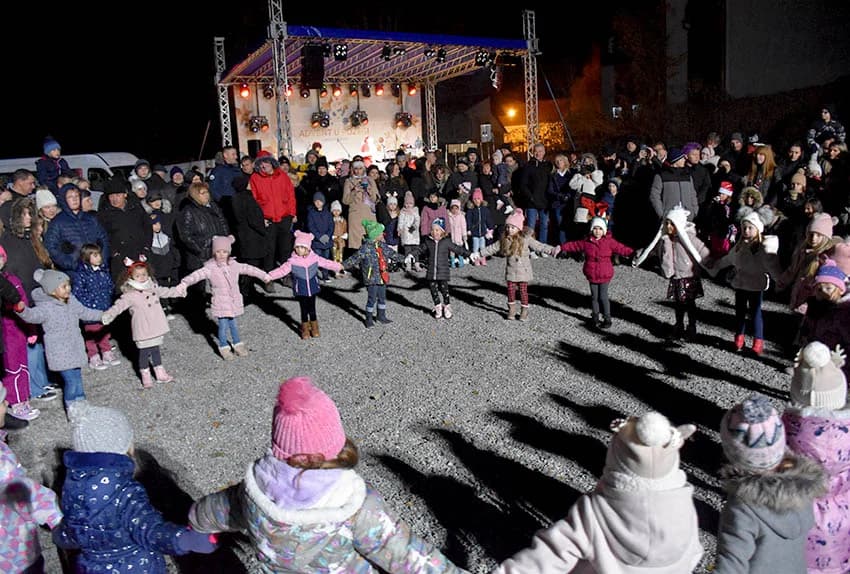 ADVENT U POŽEGI: Otvorenje klizališta i nastup Brune Oberan Bošković i Big Banda