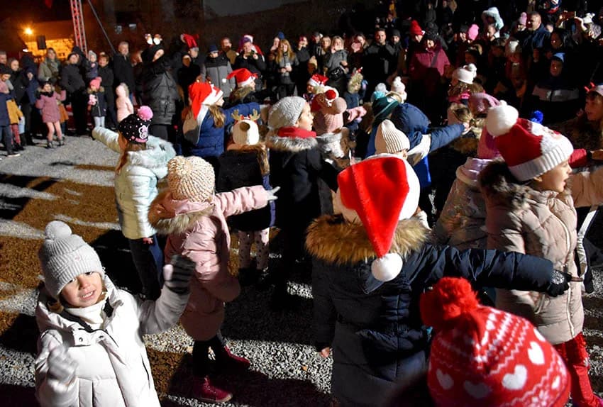 ADVENT U POŽEGI: Otvorenje klizališta i nastup Brune Oberan Bošković i Big Banda