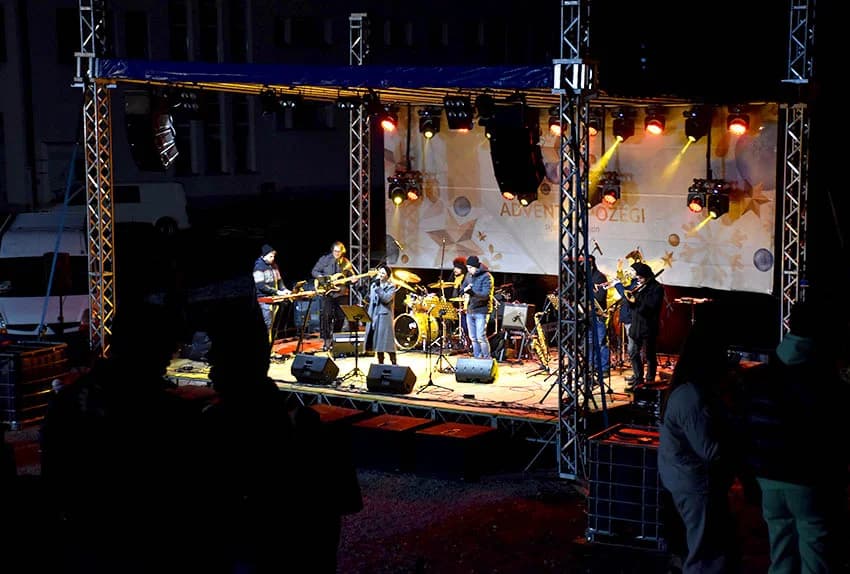ADVENT U POŽEGI: Otvorenje klizališta i nastup Brune Oberan Bošković i Big Banda