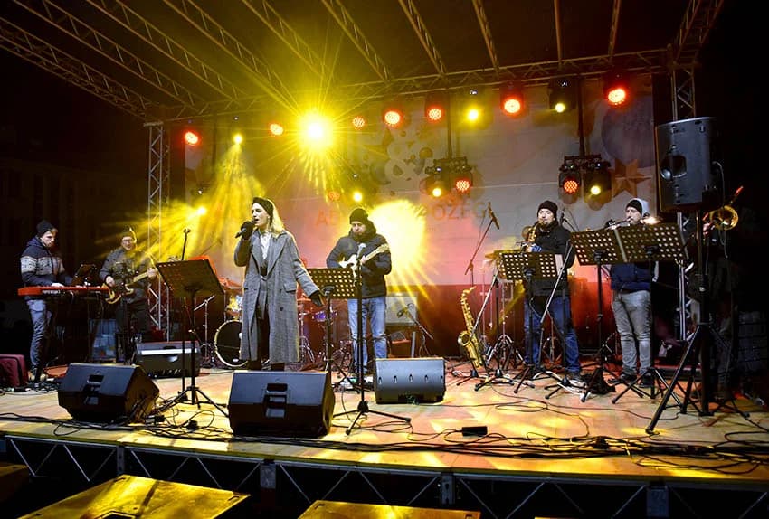 ADVENT U POŽEGI: Otvorenje klizališta i nastup Brune Oberan Bošković i Big Banda
