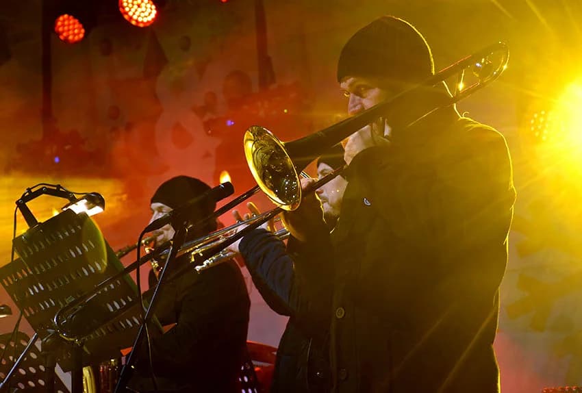 ADVENT U POŽEGI: Otvorenje klizališta i nastup Brune Oberan Bošković i Big Banda