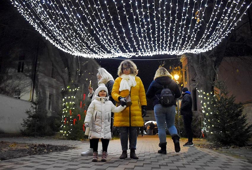 ADVENT U POŽEGI: Otvorenje klizališta i nastup Brune Oberan Bošković i Big Banda