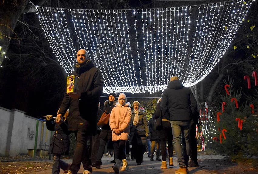 ADVENT U POŽEGI: Otvorenje klizališta i nastup Brune Oberan Bošković i Big Banda