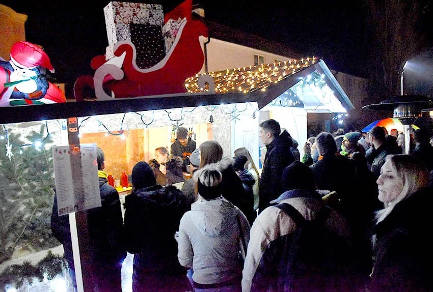 ADVENT U POŽEGI: Otvorenje klizališta i nastup Brune Oberan Bošković i Big Banda