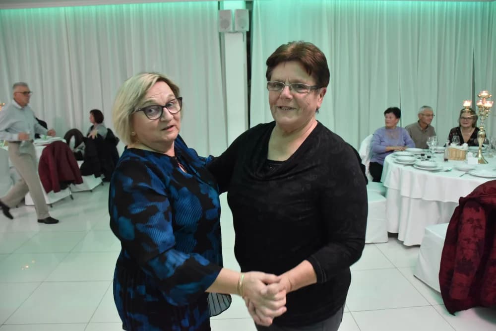 REDOVNA MJESEČNA ZABAVA UMIROVLJENIKA U DVORANI GLORIJA U POŽEGI: Dvanaesta i zadnja ove godine
