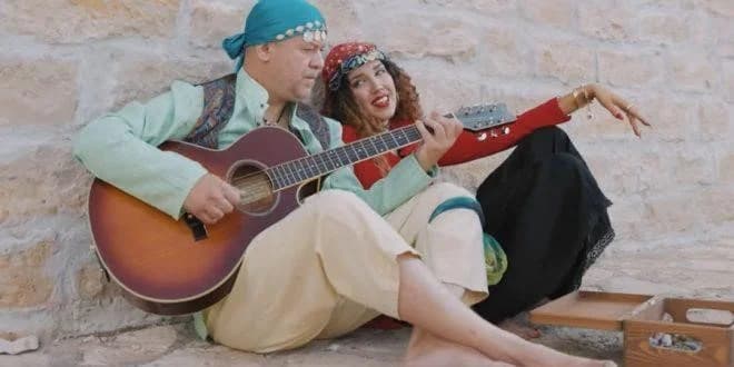 GLAZBA BEZ GRANICA: Robert Vojvodić i Anna Sophie Boban pjevaju o Slavoncu, ali na španjolskom jeziku!